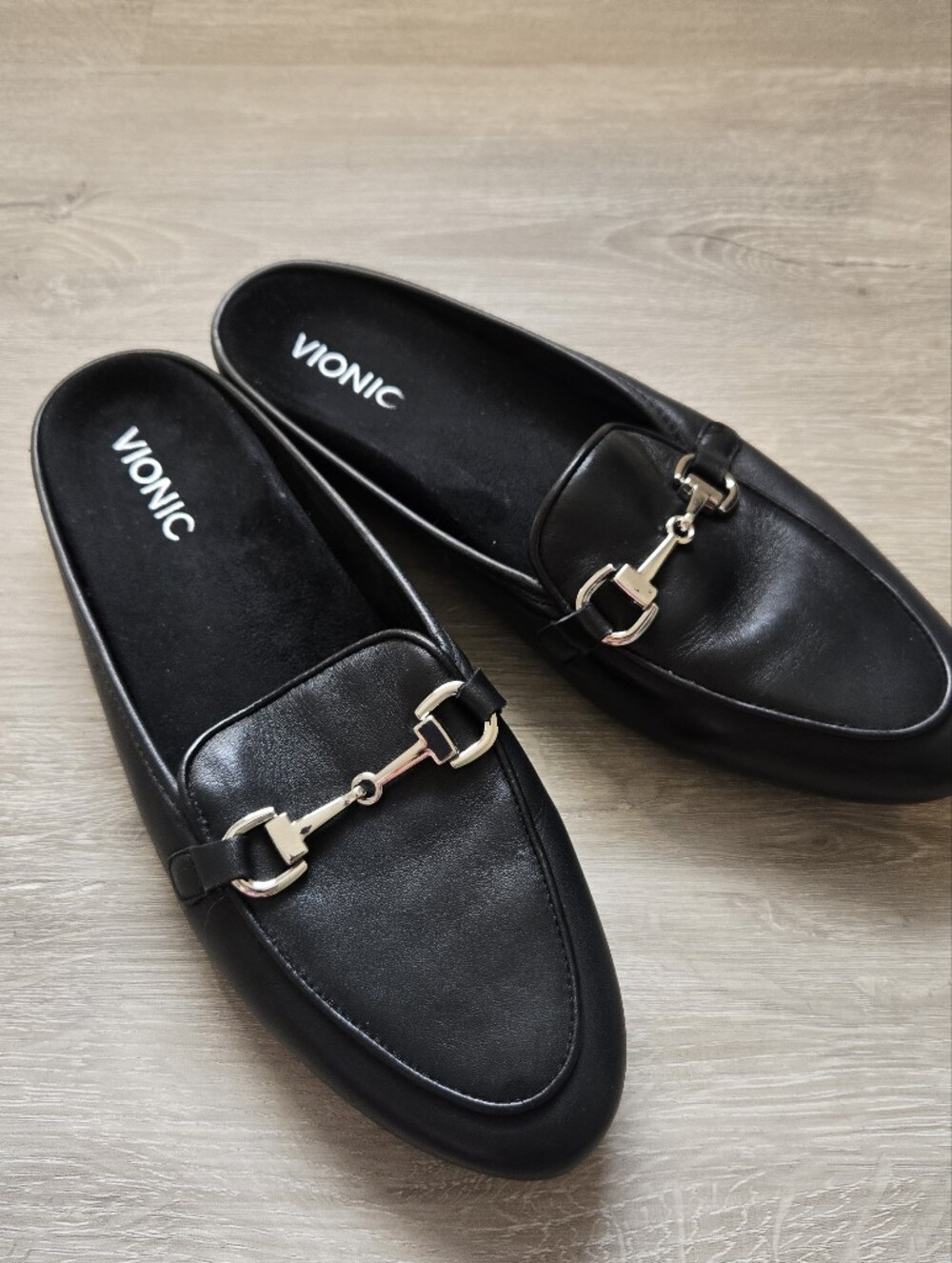 Vionic Women’s Adeline Black Leather Slip-On Loafers SZ 10